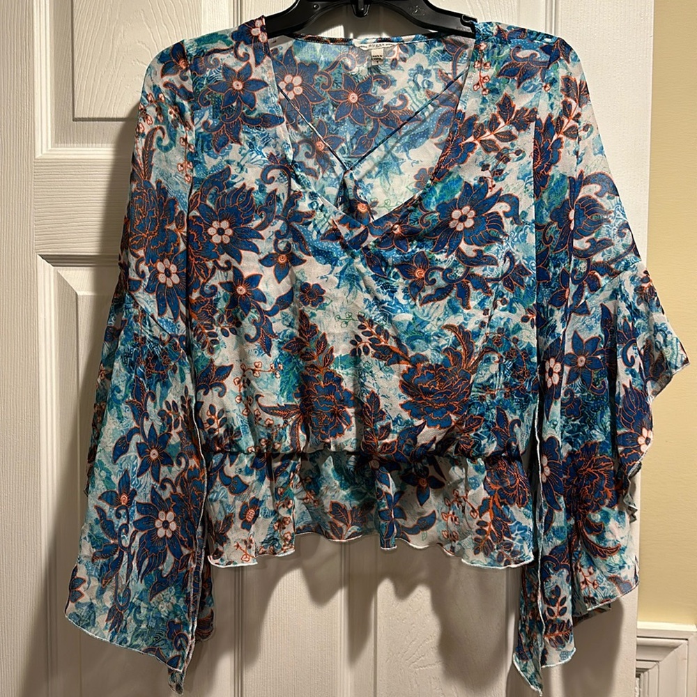 Guess small top